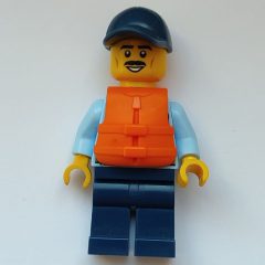 Minifigurka LEGO Policeman, Bright Light Blue Shirt with Tie and Police Badge, Dark Blue Cap, Moustache