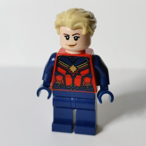 Minifigurka LEGO Captain Marvel, Short Tan Hair