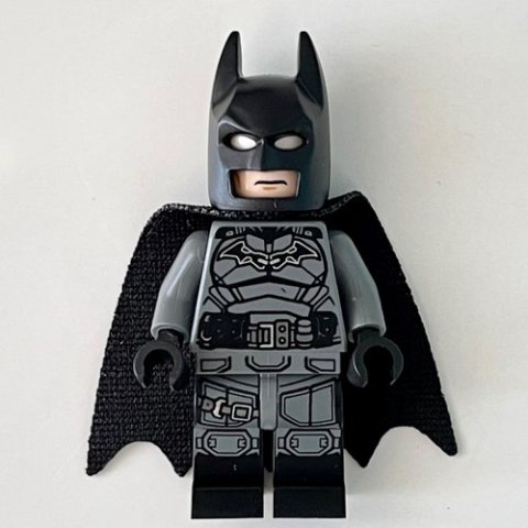 Minifigurka LEGO Batman, Dark Bluish Gray Suit, Black Cape and Cowl, Light Nougat Head, Dark Bluish Gray Hips, Black Legs