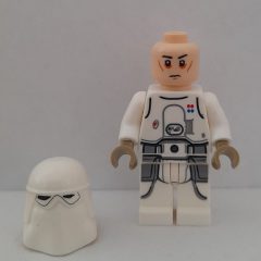 Minifigurka LEGO Snowtrooper, White Hips, Light Nougat Head, Officer