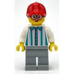 Minifigurka LEGO White/Dark Turquoise Torso, Light Bluish Grey Legs, Red Cap with Reddish Brown Hair