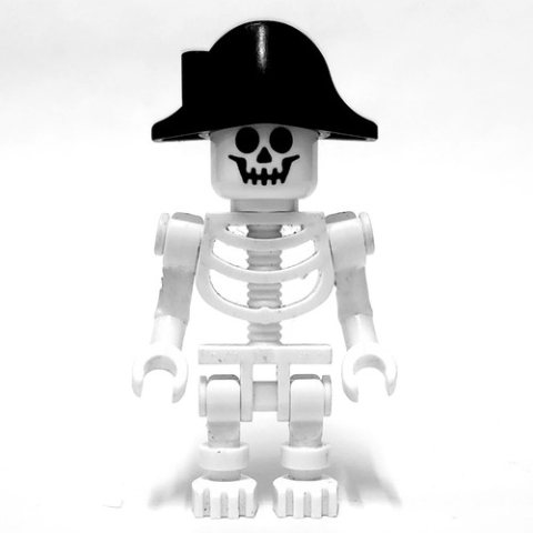 Minifigurka LEGO Skeleton, Standard Face, Bicorne Hat, One Leg