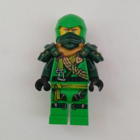 Minifigurka LEGO Lloyd, Heavy Shoulder Guard
