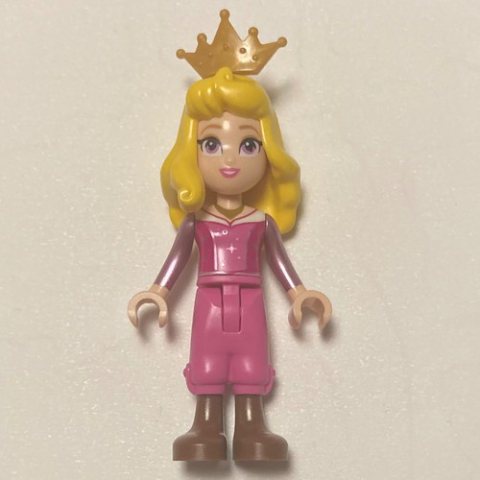 Minifigurka LEGO Aurora - Dark Pink Trousers, Big Eyes, Yellow Hair, Pearl Gold Crown