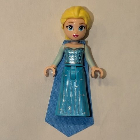 Minifigurka LEGO Elsa, Medium Azure Dress, Cape, Big Eyes