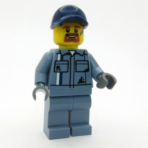 Minifigurka LEGO Mechanic, Sand Blue Overalls, Dark Blue Cap