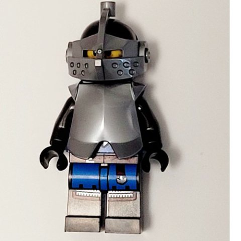 Minifigurka LEGO Mountain Fortress Black Falcon Soldier - Helmet with Pointed Visor, Armor