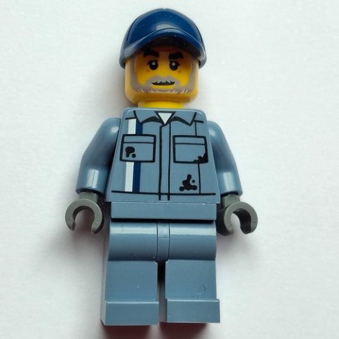 Minifigurka LEGO Scrapyard Worker, Sand Blue Overall, Dark Blue Cap