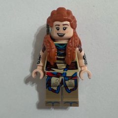 Minifigurka LEGO Aloy, Smile