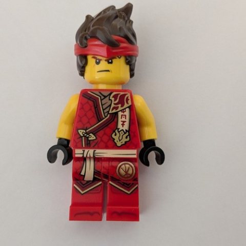 Minifigurka LEGO Kai, Red Robes, Shoulder Guard