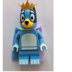 Minifigurka LEGO Bluey, Cape, Crown