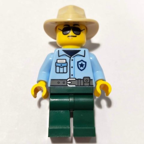 Minifigurka LEGO Ranger, Bright Light Blue Torso, Dark Green Legs, Fedora, Sunglasses
