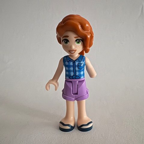 Minifigurka LEGO Autumn, Blue Plaid Shirt, Medium Lavender Shorts